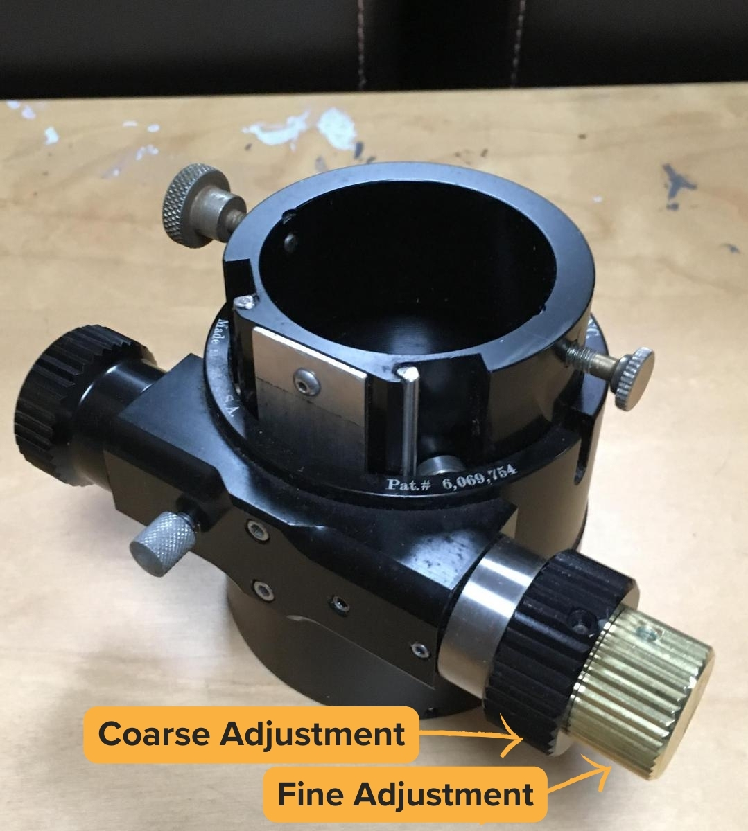 Coarse and fine adjustment dials of a dual speed Crayford focuser